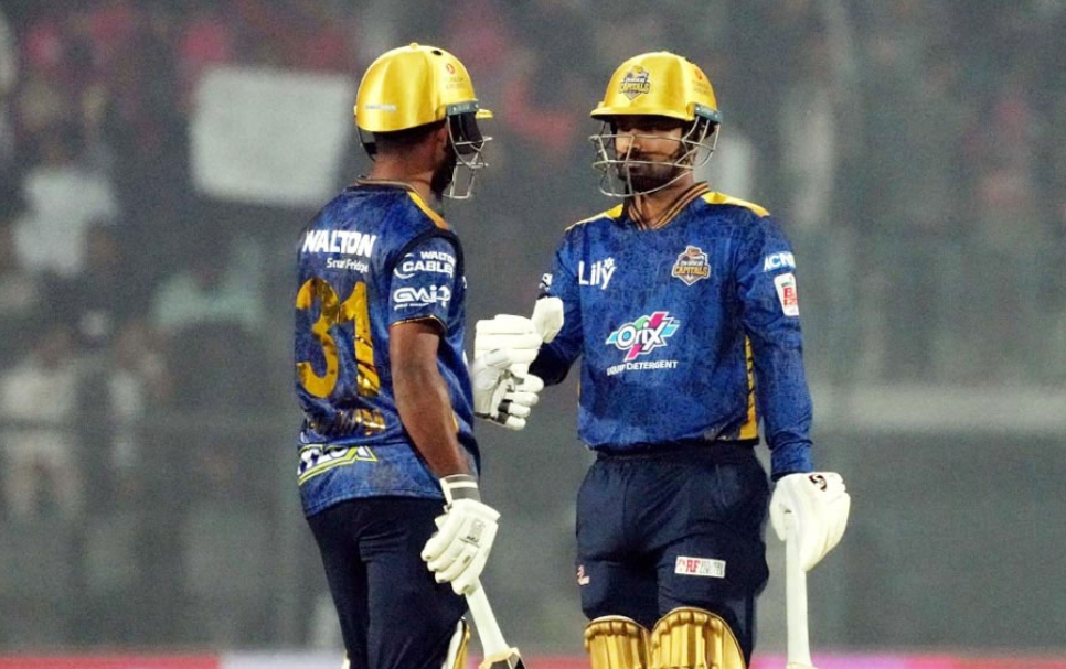 হারতে থাকা ঢাকা এক ম্যাচই রেকর্ড বইয়ের পাতা ওলট-পালট করে দিল তারা