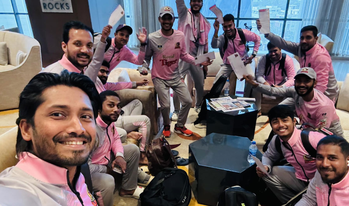 খাম হাতে রাজশাহীর দেশি ক্রিকেটারদেড়, ‘হুমকি’