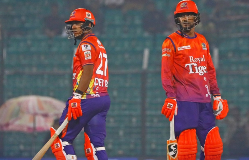 নিয়ম ভেঙেও যে ভাবে বিদেশি ক্রিকেটার ছাড়াই খেলছে রাজশাহী