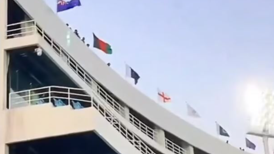 যে কারনে পাকিস্তান ভারতের পতাকা নামিয়ে দিল