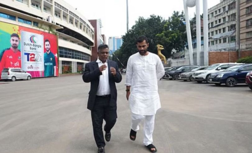 তামিমের কড়া হুশিয়ারি:“বাড়ছে উত্তাপ, বুলবুলকে ঝেড়ে কাশতে বললেন”