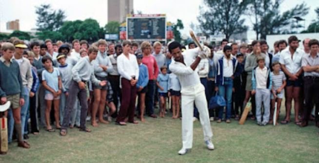 হংকংয়ের বিপক্ষে খেলতে আজ দেশে আসলেন হামজা চৌধুরী