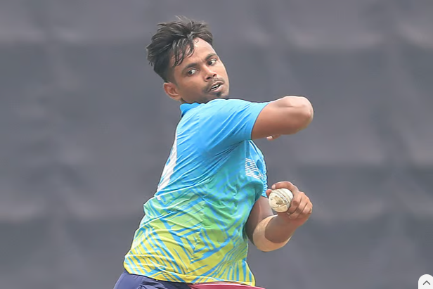 নড়বড়ে নব্বইতে আউট সৌম্য ও নাঈম, ৫ উইকেট নিলেন তানভীর