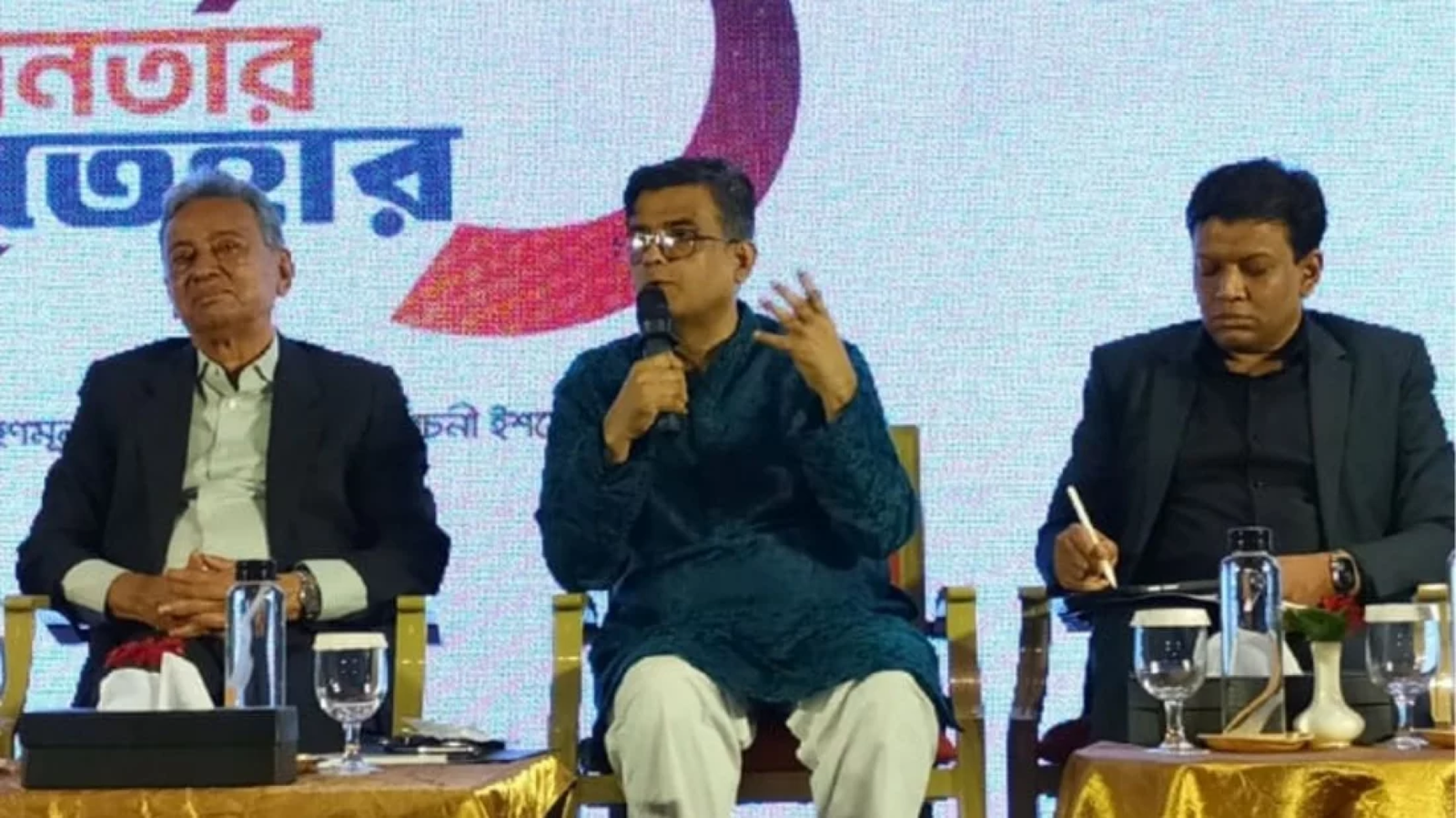 রাজনৈতিক দলগুলোকে শেখ হাসিনা ইস্যুতে স্পষ্ট ও দৃঢ় অবস্থান নিতে হবে: প্রেস সচিব