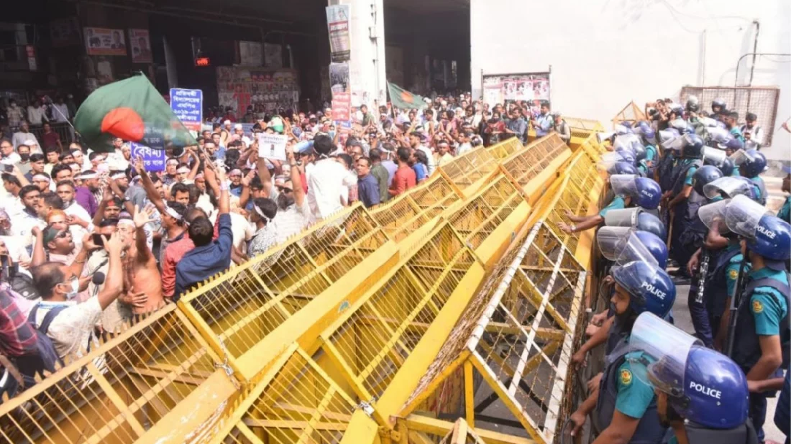 প্রতিবন্ধী বিদ্যালয়ের শিক্ষকদের সচিবালয়গামী পদযাত্রা, পুলিশের বাধা