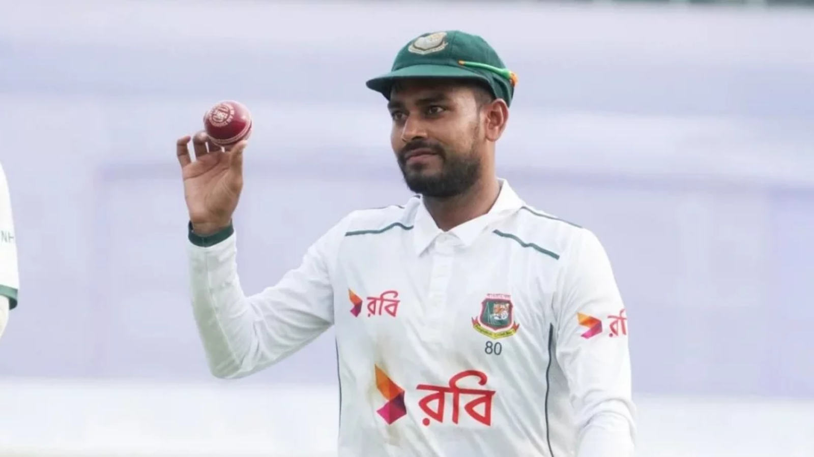 বাংলাদেশের একের পর এক ক্যাচ মিস,ইনজুরিতে মাঠের বাইরে মিরাজ