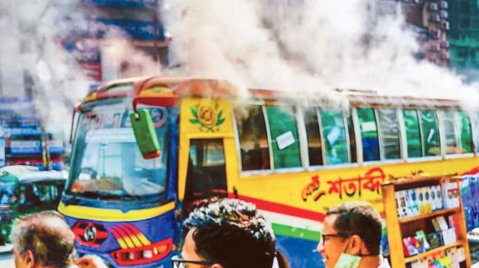 ৯ জেলায় যানবাহনে অগ্নিসংযোগ ও ককটেল বিস্ফোরণ, কঠোর নজরে আইনশৃঙ্খলা বাহিনী