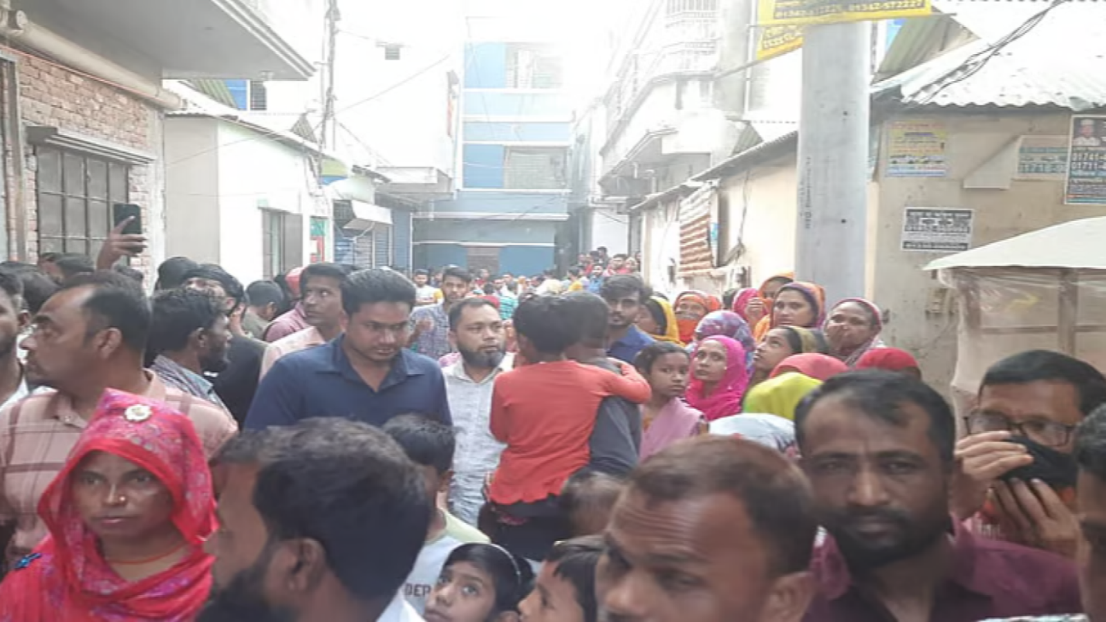 গাজীপুরে স্ত্রীকে গলা কেটে হত্যা, রক্তাক্ত অবস্থায় স্বামী উদ্ধার