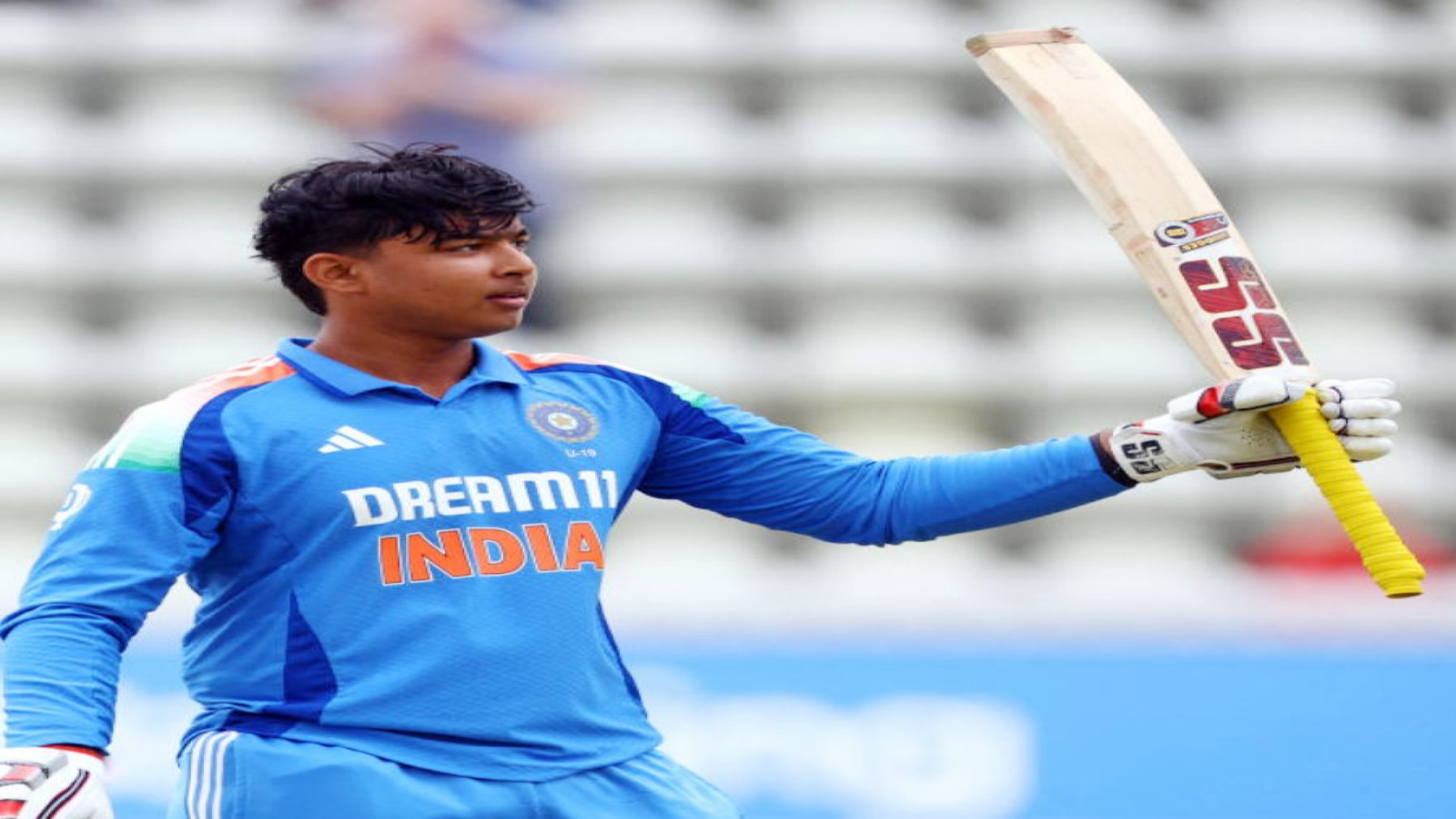 ৩২ বলে সেঞ্চুরি হাকিয়ে এশিয়া কাপে ব্যাটে আগুন ঝড়ালেন ১৪ বছর বয়সী তারকা