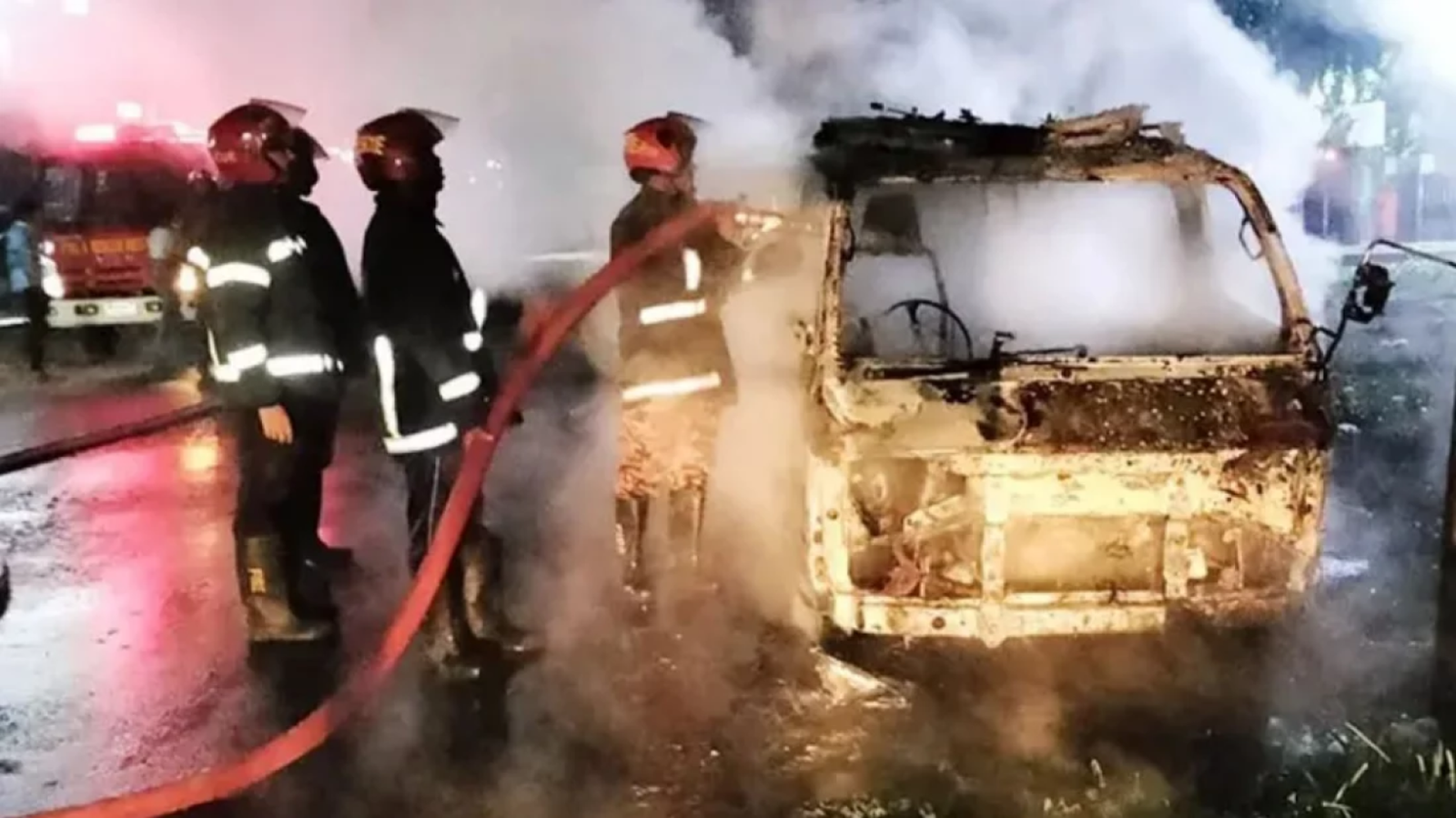 কিশোরগঞ্জ সিভিল সার্জন কার্যালয় সামনে অ্যাম্বুলেন্সে দুর্বৃত্তদের আগুন