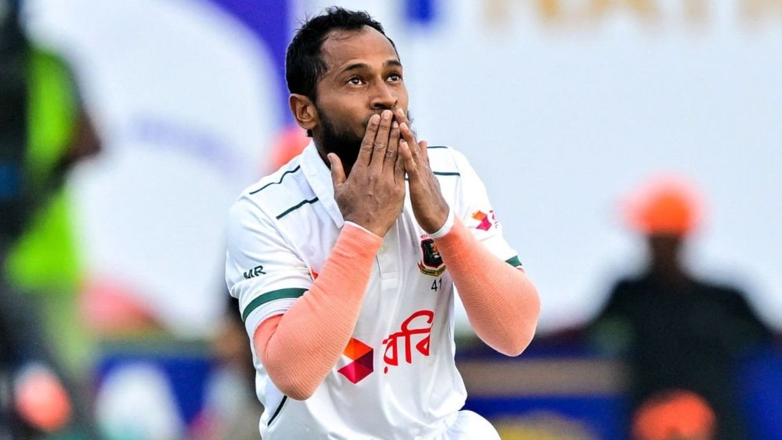 ১৪৭ বছরের ইতিহাস গুড়িয়ে দিয়ে শততম টেস্টে নতুন বিশ্বরেকর্ড গড়লেন মুশফিক