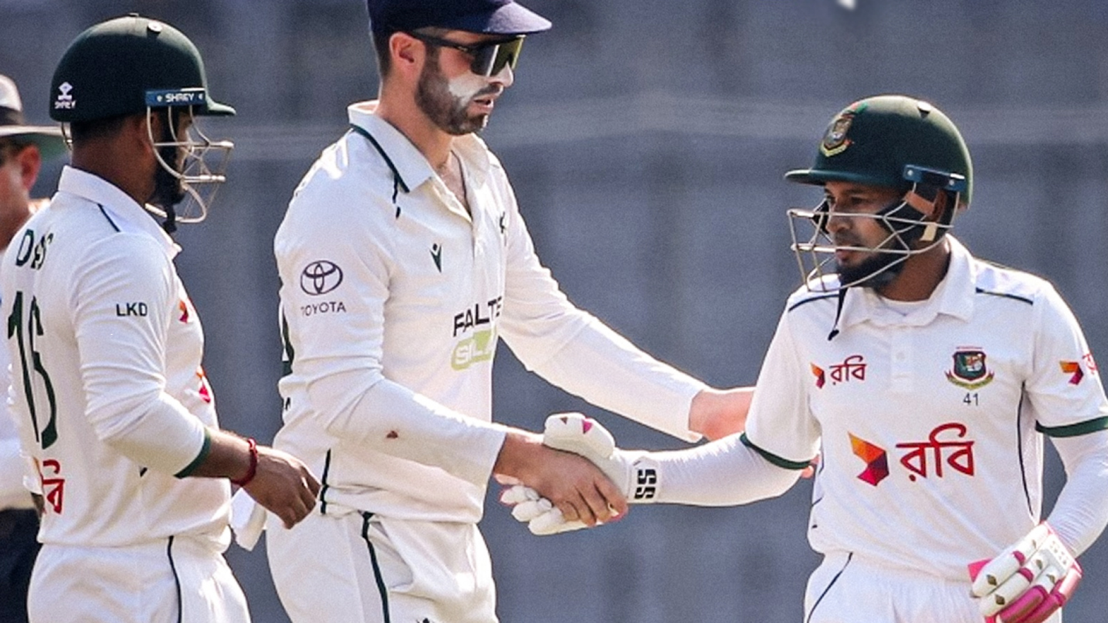 মুশফিক ছাড়াও শততম টেস্টে ইতিহাস রচনা করলেন যারা