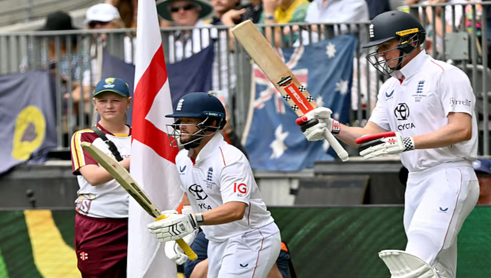 পার্থ টেস্টে অস্বাভাবিক কাণ্ড’ ১৪৮ বছরের টেস্ট ক্রিকেটের ইতিহাসে বিরল ঘটনা ইংল্যান্ডের