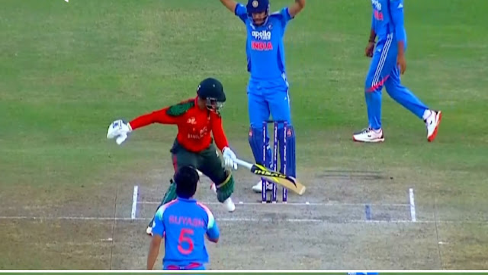 শেষ বলে ওয়াইডের পর আকবর স্ট্যাম্পিং হলে কি বাংলাদেশ জিতত?—নিয়ম যা বলে